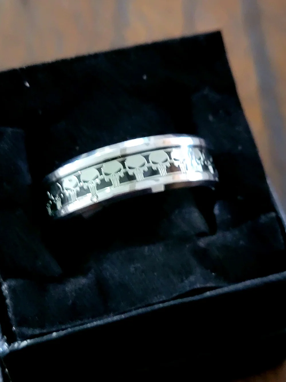 Men's Stainless Steel Skull Pattern Band Ring - Black & Silver